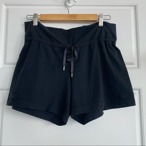 Lululemon DRAWSTRING SHORTS